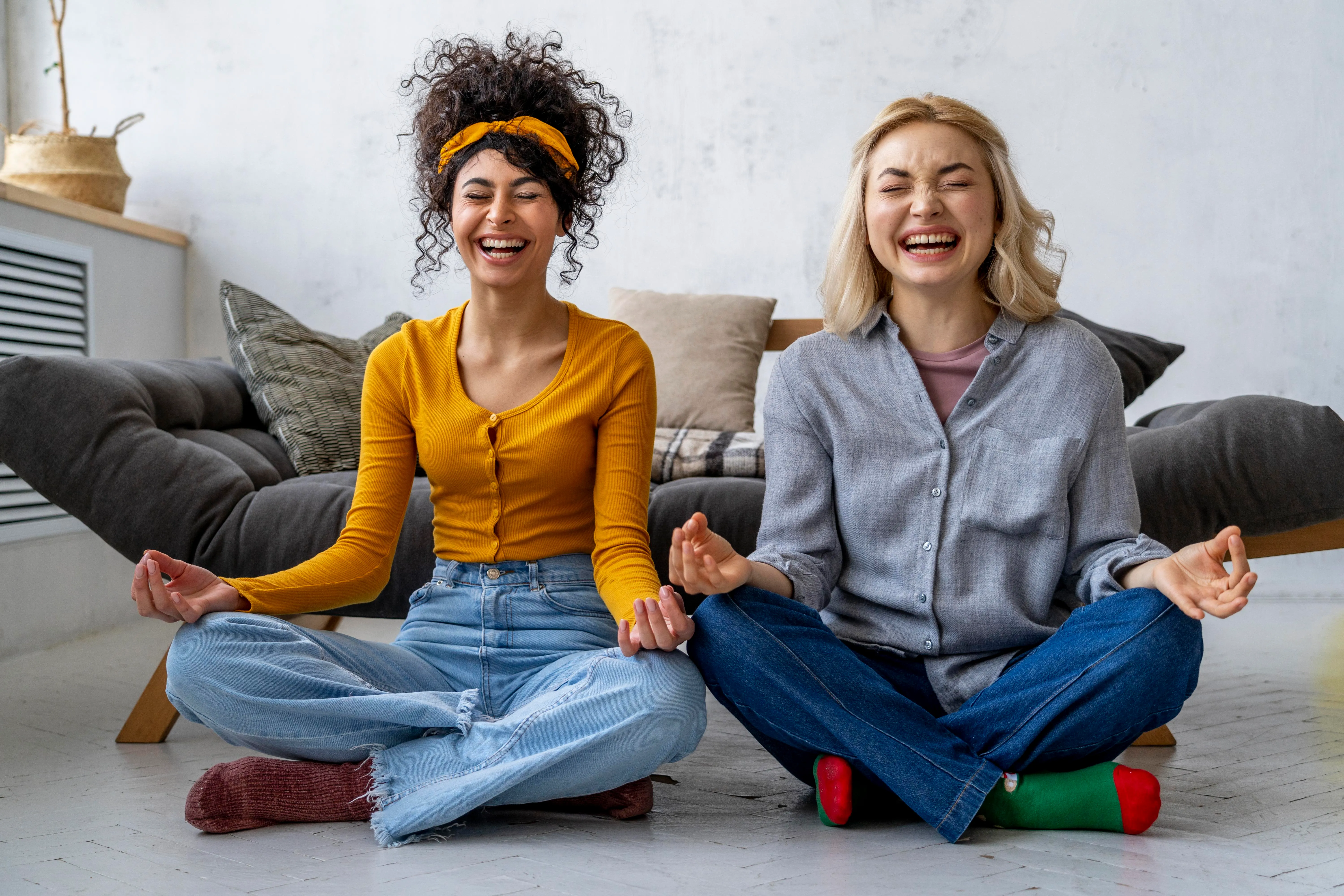 Lachyoga Gruppe beim Lachen